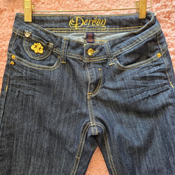Y2K Dereon Low Rise Capri Jeans Size 3/4 Dark Wash Embroidered Fleur De Lis - Picture 6 of 8